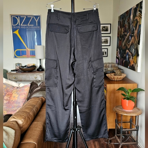 Náti Black Satin Cargo Pants - Picture 5 of 8